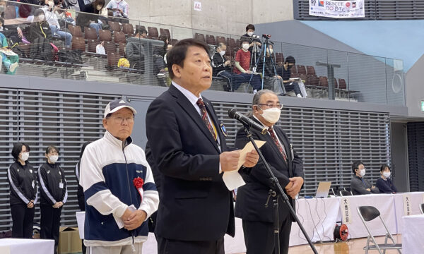 開会の挨拶を代読される日本連盟・川﨑雅雄副会長