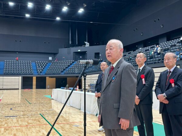 閉会の挨拶を述べる兵庫県連盟・吉森忠弘理事長
